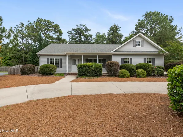 1350 Monticello Dr, West End, NC 28374