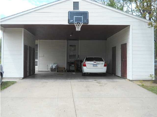 2nd image of 1302 N Ohio Ave