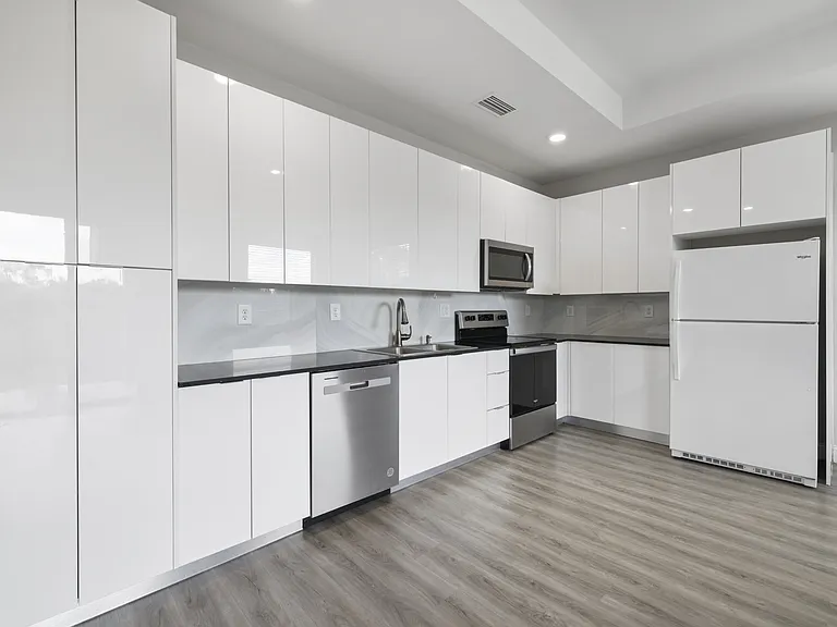 679 Windermere Dr — Photo 9