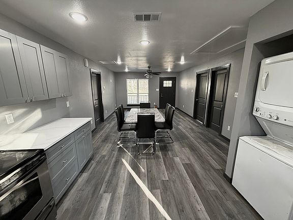 3rd image of 4958 Wolf Creek Cir