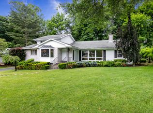 8 Eagles Blf, Rye Brook, NY 10573