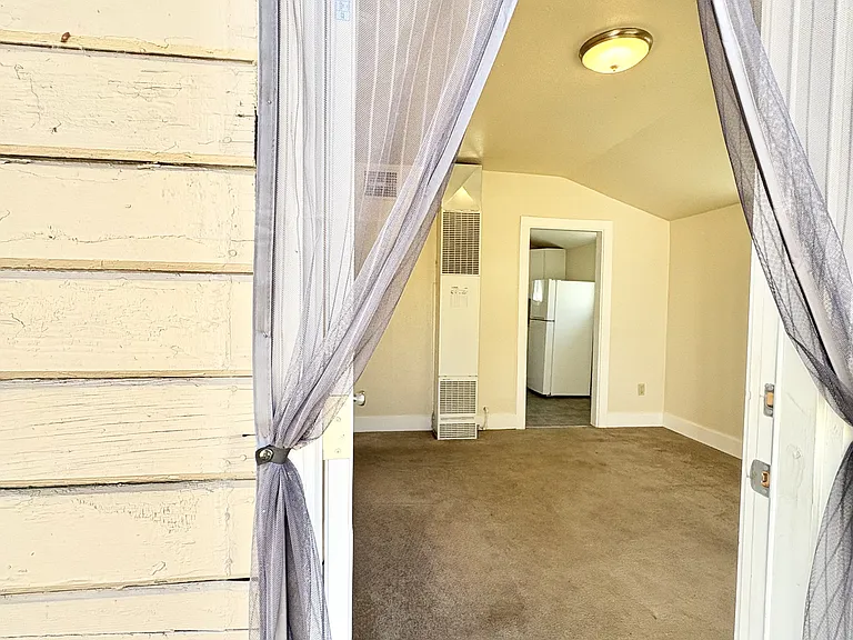 1548 Elizabeth Ave #6 — Photo 2
