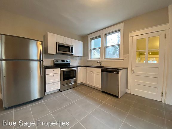 4th image of 3209 Berkley Ave