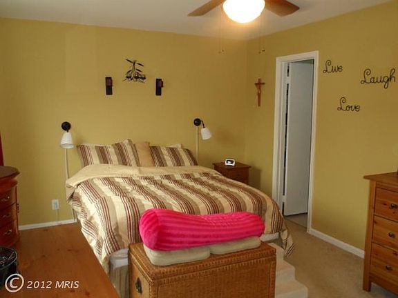 3rd image of 709 Arbor Ct