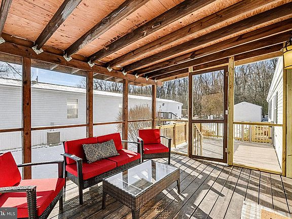 3rd image of 24 Hathaway Dr