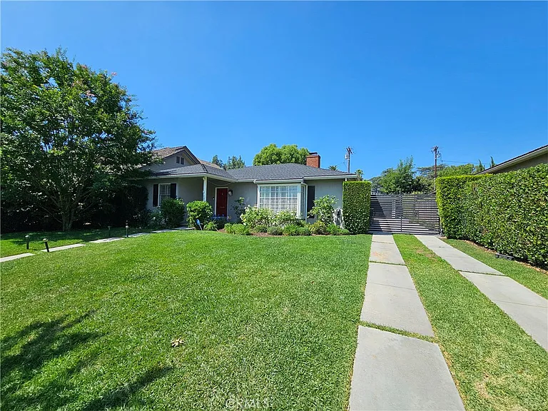 743 Kerns Ave — Photo 2