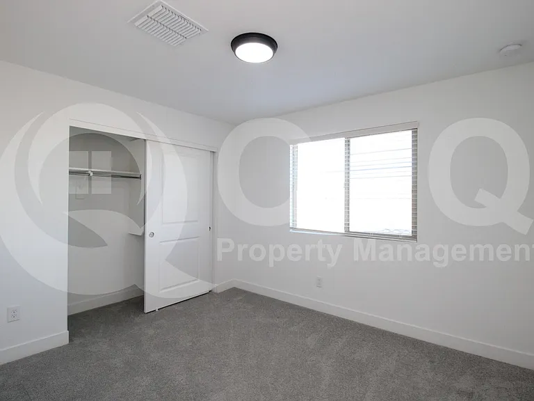 11818 S 54th Ln — Photo 17