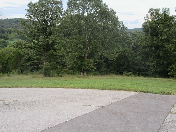 5th image of 708 Forest Heights Dr