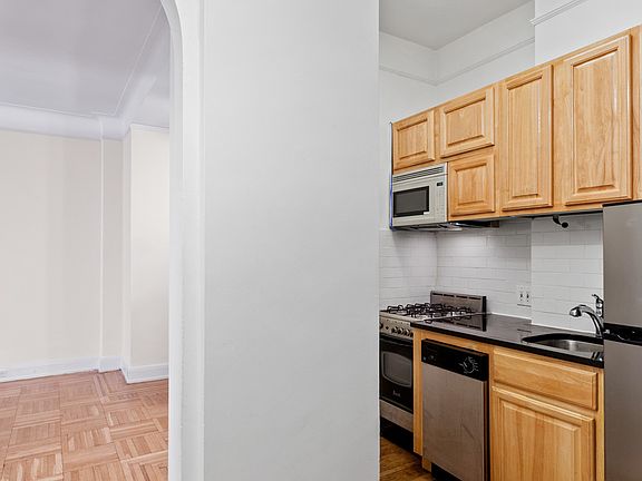 4th image of 590 W End Ave APT 2G