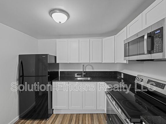 4th image of 42 N Main St