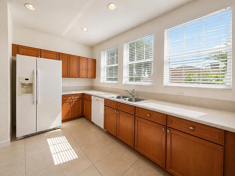 780 Marina Del Ray Ln #4 — Photo 2
