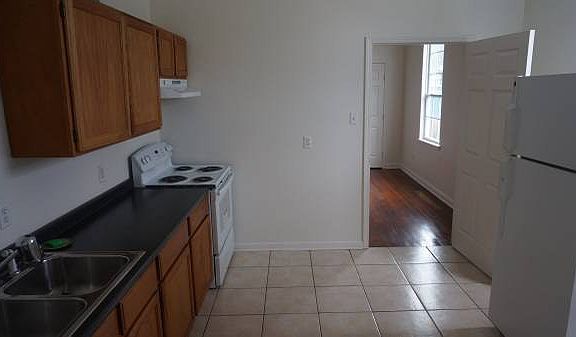 4th image of 8535 Green St