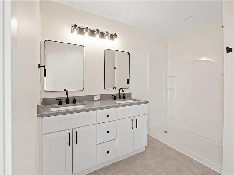 717 E Lacrosse Ave #1 — Photo 18