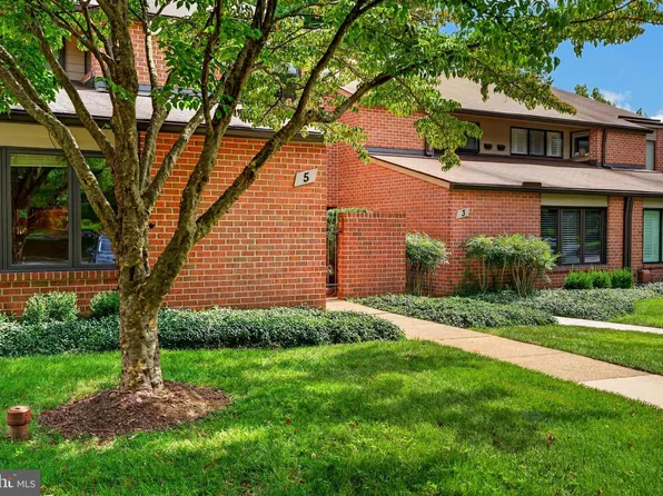 5 Oakridge Ct, Lutherville Timonium, MD 21093