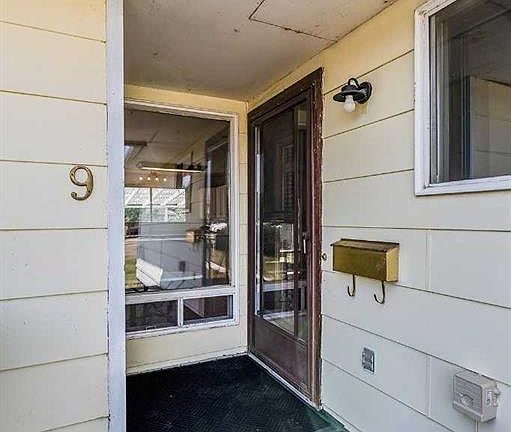 3rd image of 9 E Heather Ct