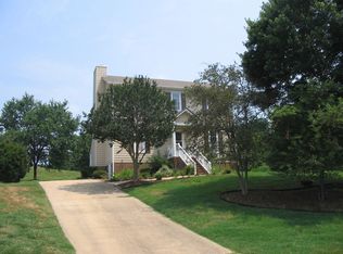 17 Hummingbird Ln, Durham, NC 27712