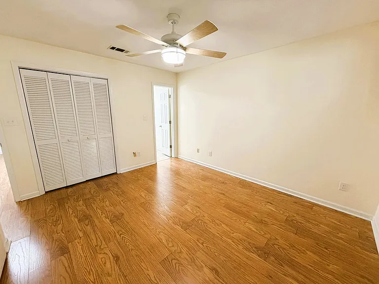 136 Belmont Rd — Photo 25