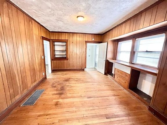 5th image of 4035 Agnes Ave