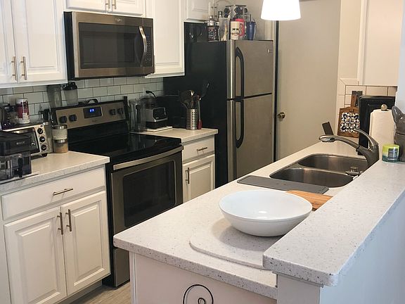 Kitchen and Large Pantry W/D