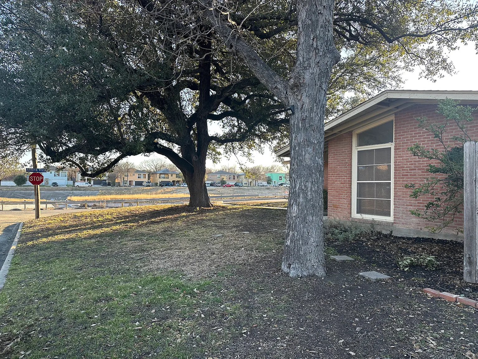 4 bed, 1610 sqft, $2,200 — Photo 3