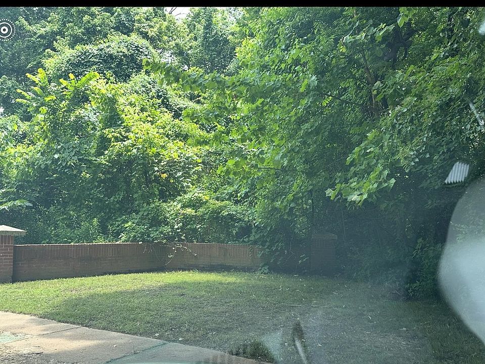 2nd image of 129 W Brooks Rd