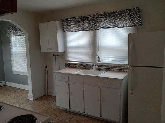 4th image of 370 Calhoun St