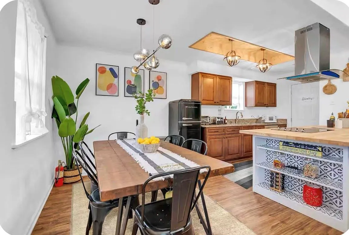 3 bed, 2.0 bath, 1635 sqft, $2,500 — Photo 3