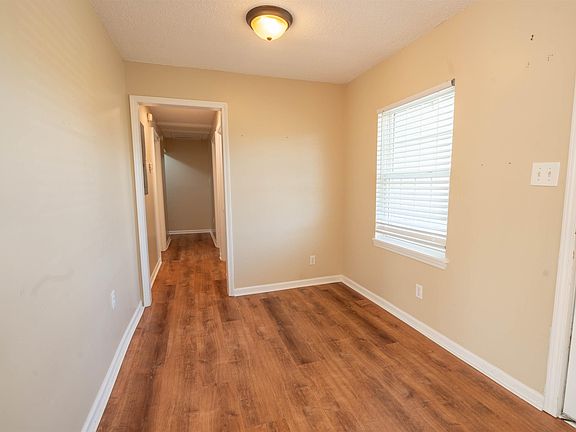 5th image of 311 Dixon St