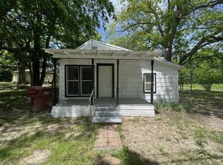 804 S 3rd St, Bonham, TX 75418