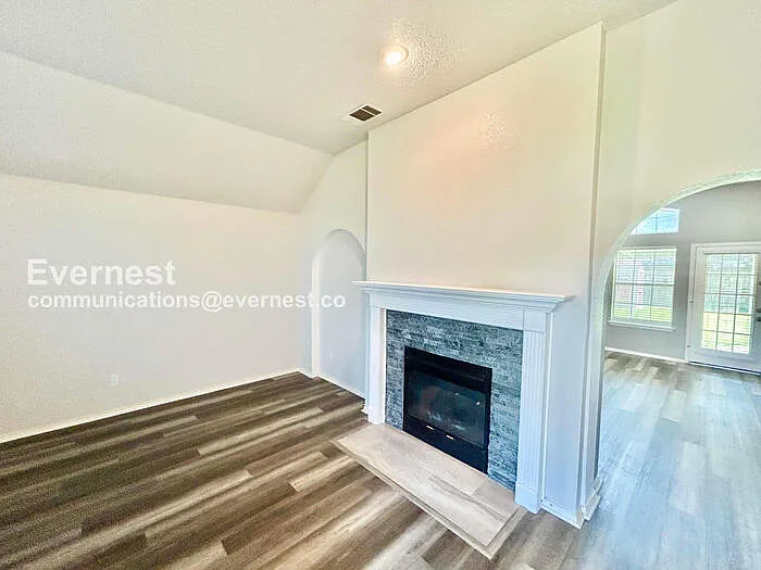 1608 Willow Crk — Photo 6