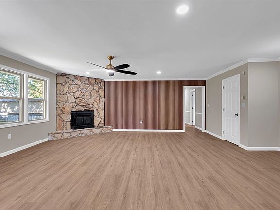 4th image of 221 Greenland Rd