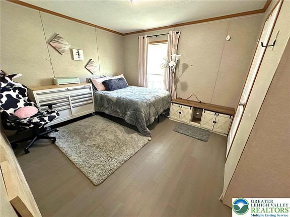 5th image of 187 Creekside Manor Dr