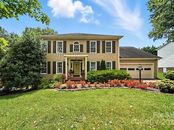 2nd image of 124 31st Avenue Ct NE