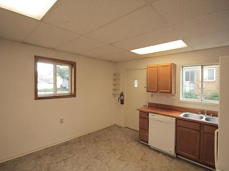 720 West St — Photo 3
