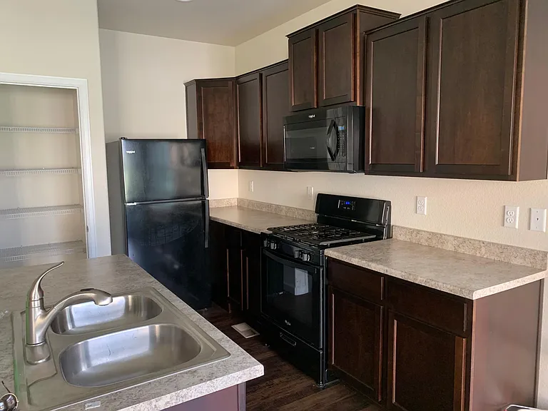 Kitchen & Pantry