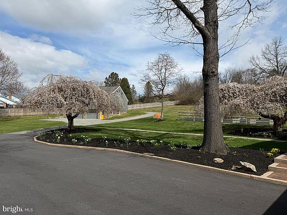 5th image of 566 Scenic Dr