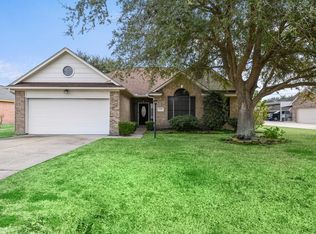 12302 Fisher Dr, Mont Belvieu, TX 77523