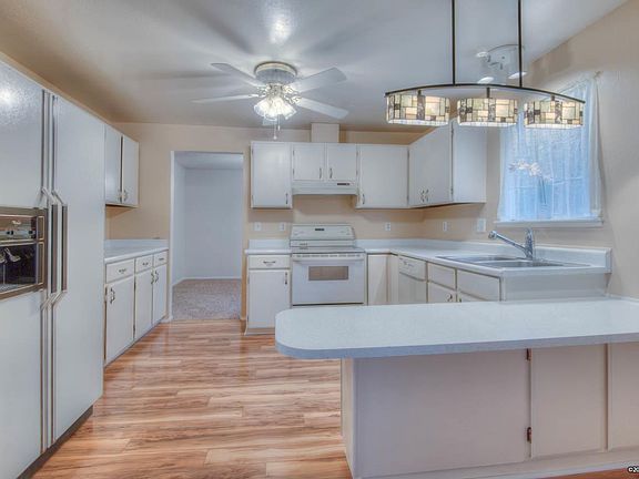 2nd image of 908 Camino Real Dr