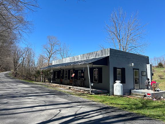 2nd image of 7844 Knobs Rd