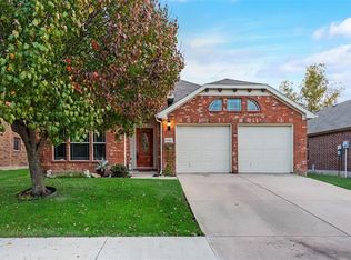 8912 Yosemite Trl, Aubrey, TX 76227