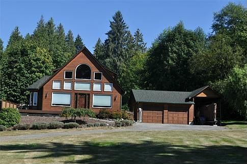 1st image of 1052 NE Sunset Way