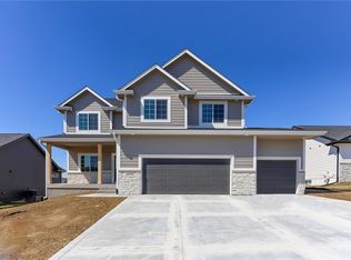 2660 Avalon Dr, Waukee, IA 50263