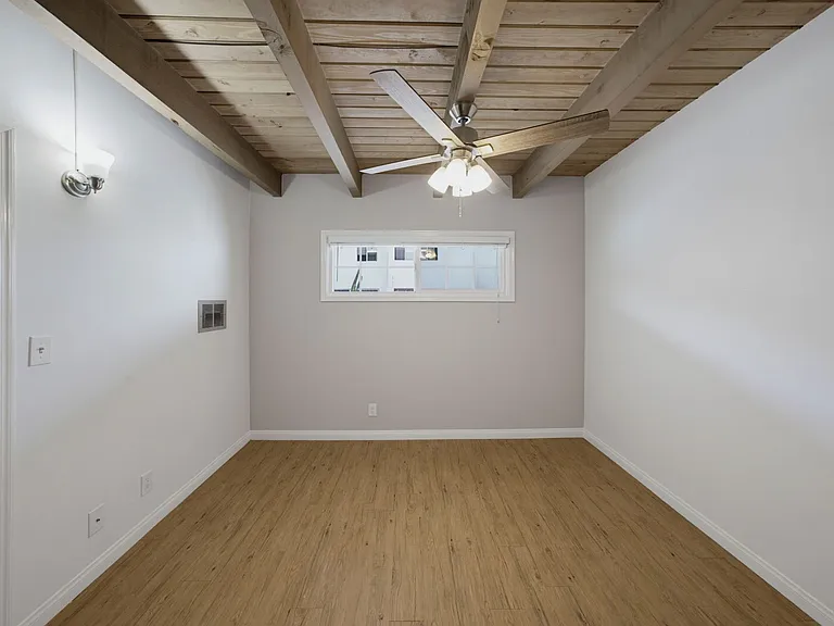 130 E 20th St — Photo 5