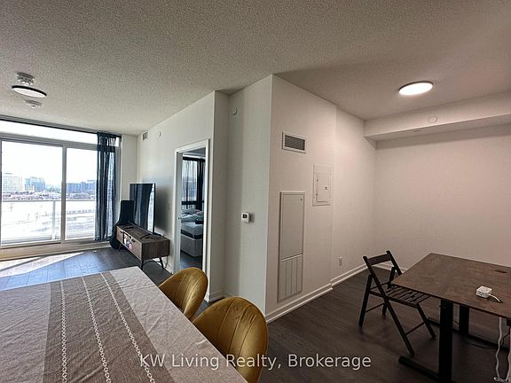5th image of 36 Manor Rd E #802