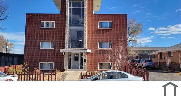 1680 Akron St #104