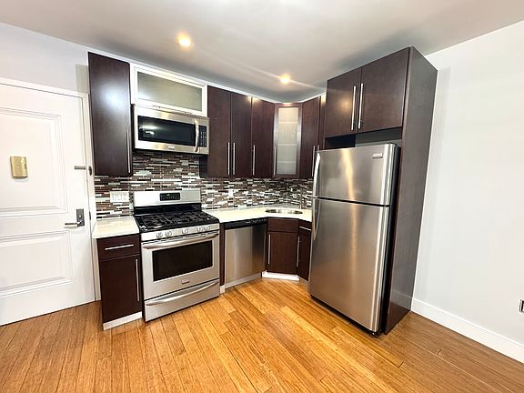 3rd image of 25-32 30th Dr APT 5C