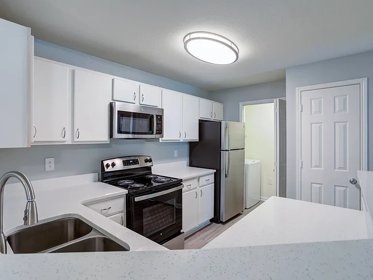Marina Pointe — Photo 10