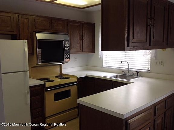 3rd image of 556A Malvern Ct