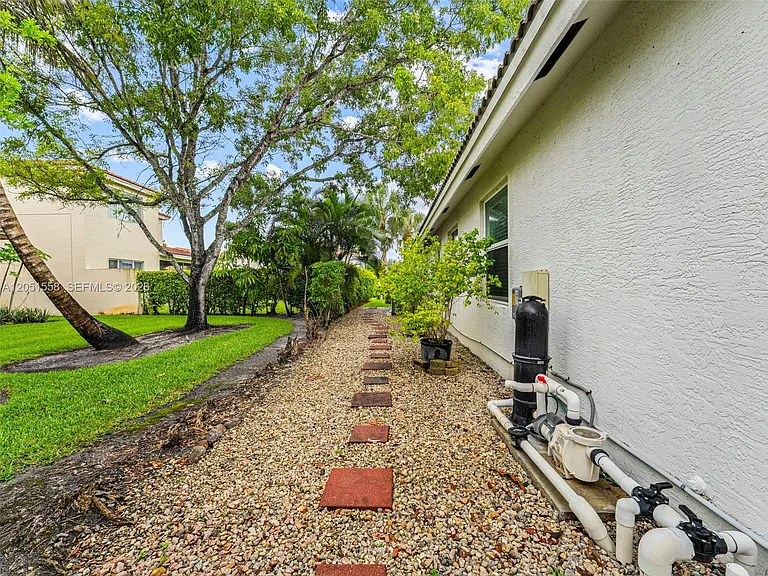 135 Catania Way — Photo 36