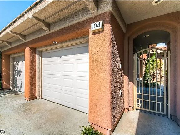 2nd image of 104 Emerald Dunes Cir